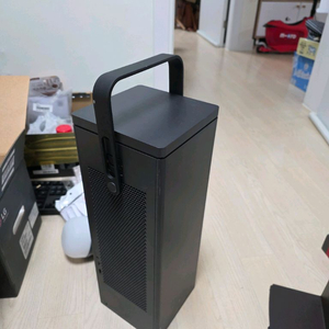 LG 씨네빔 레이져 4K 빔프로젝터 팝니다.hu80ka