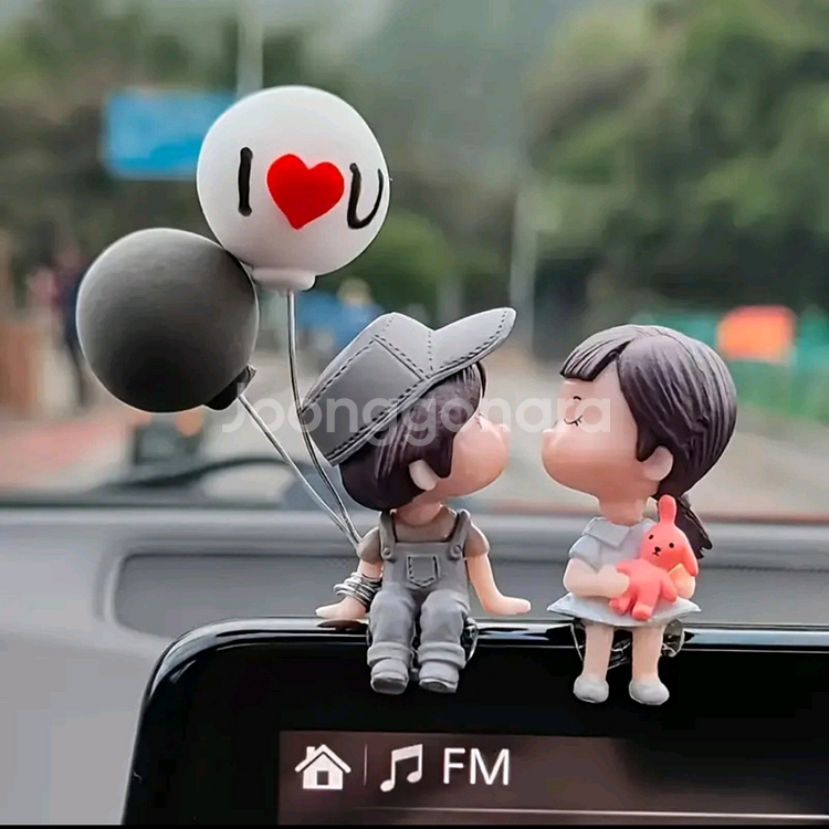 뽀뽀하는 귀여운커플--1