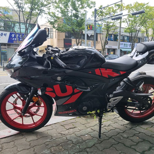 상태좋습니다 스즈끼 GSX125R 중고 팝니다