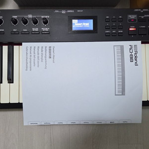 롤랜드 RD-88 스테이지 피아노 팝니다.