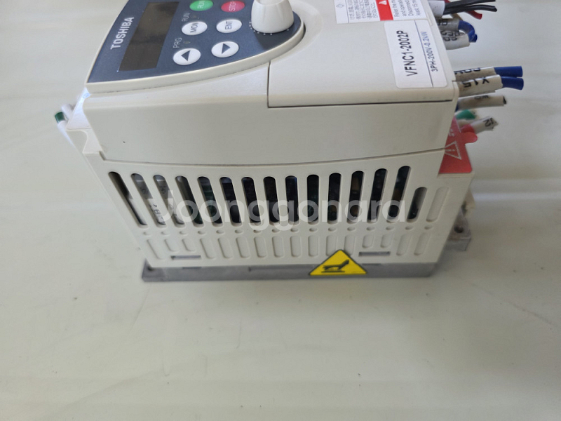 TOSHIBA 인버터 VFNC1-2002P--3