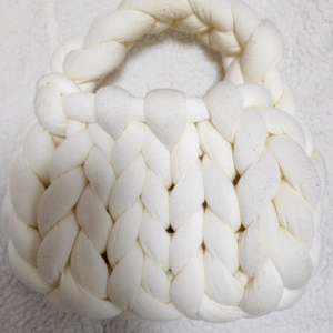 할인!) 요즘 쓰기 좋은 자이언트얀 가방 크림색