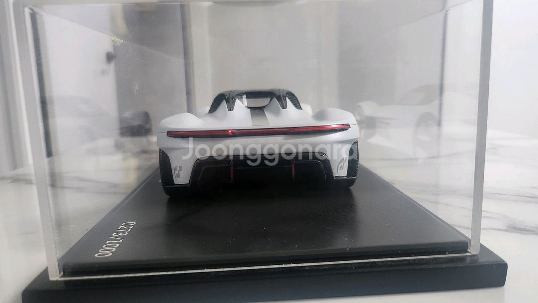 porsche vision gt 1/18--4