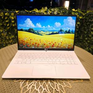 화이트 LG 그램 초경량 노트북(외관A급,무게1KG)