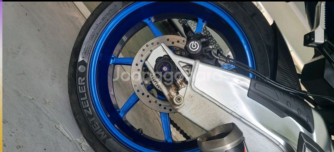 BMW S1000RR HP4 컴피티션--5