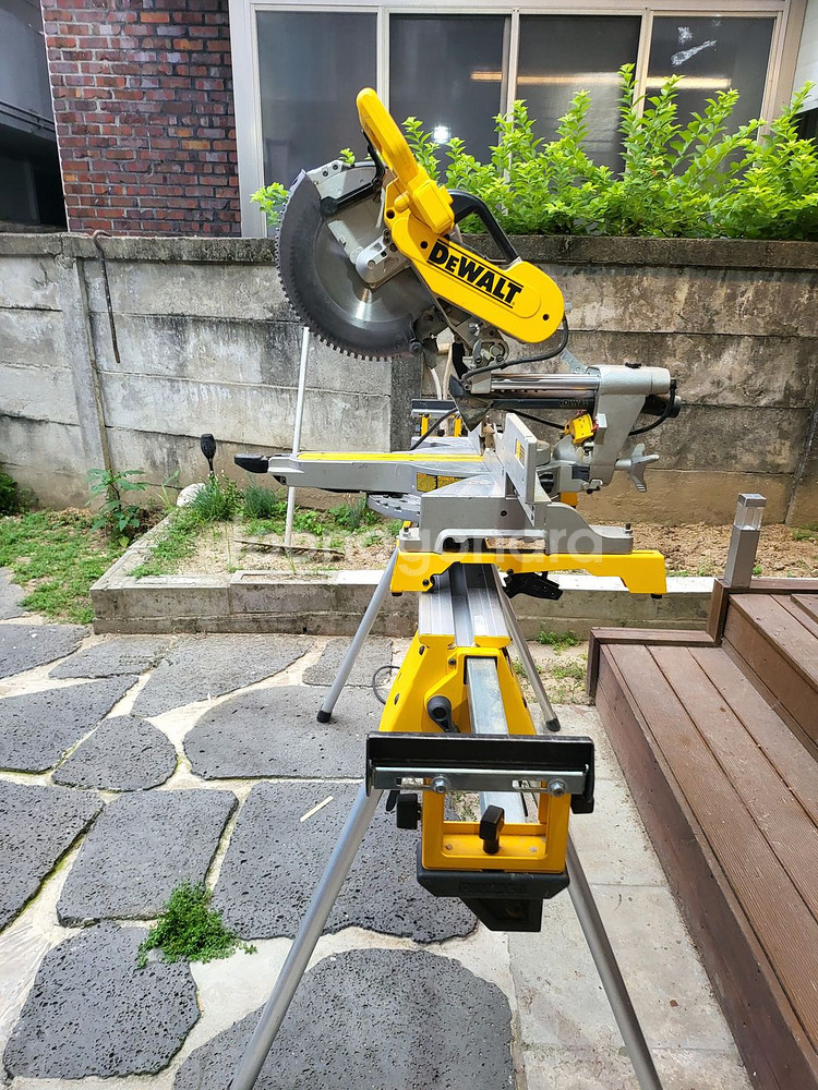 디월트 dws780 각도절단기및 스텐드 포함--2