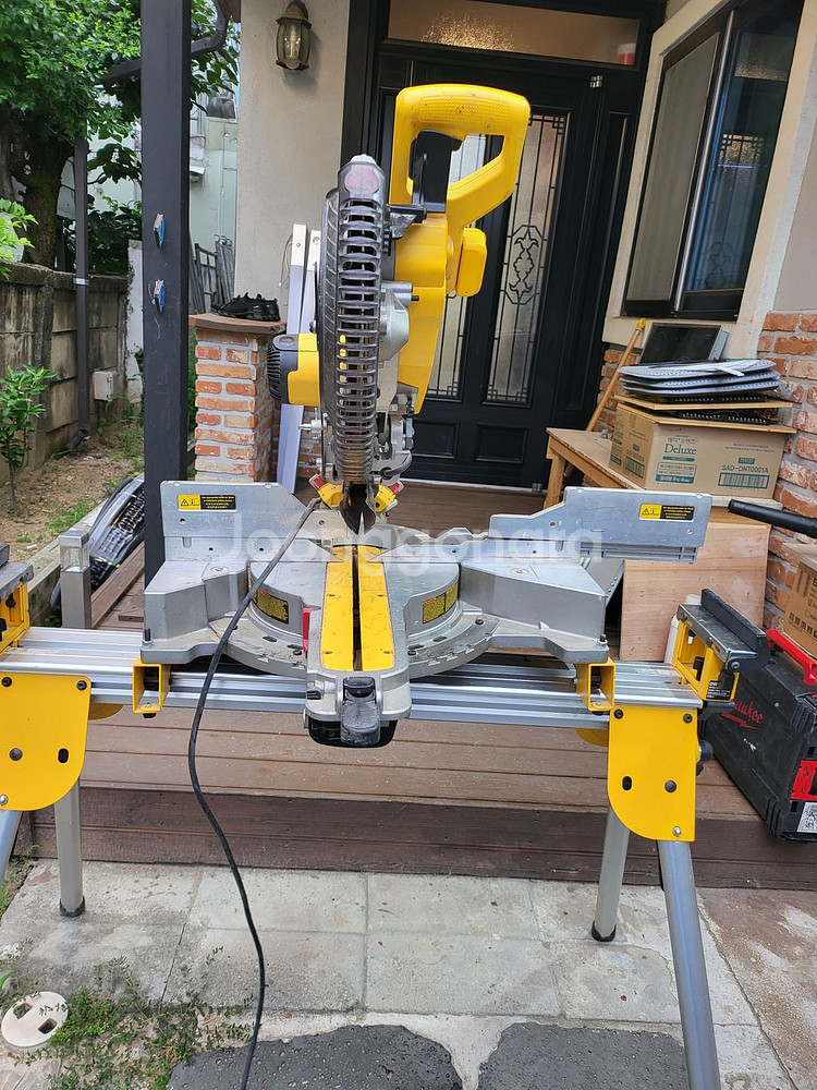 디월트 dws780 각도절단기및 스텐드 포함--6