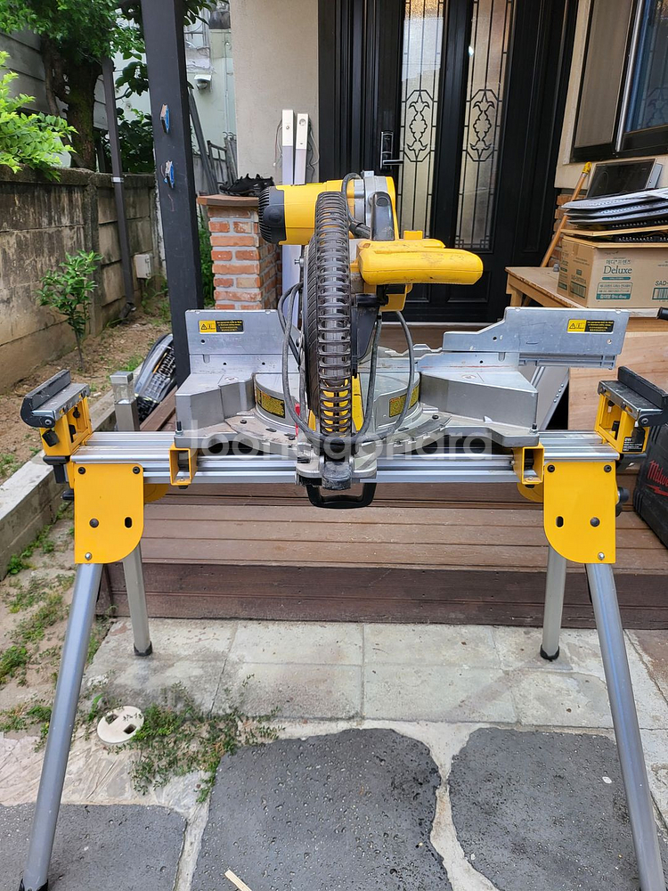 디월트 dws780 각도절단기및 스텐드 포함--5