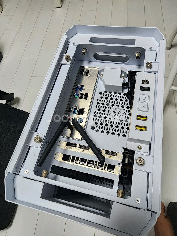 AMD Ryzen 5700x itx본체--4