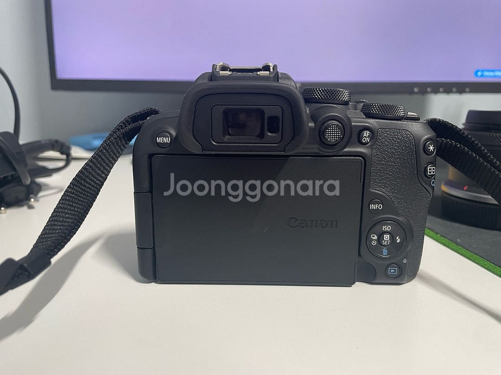 EOS R10--4