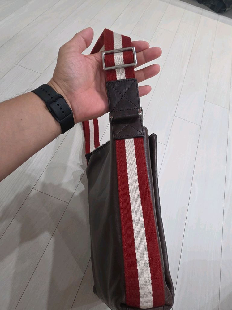 발리 가죽 남성 크로스백--2