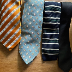 넥타이 4개 개당 15000 mcm 지이크