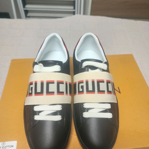 구찌 스니커즈250