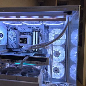 (평택)9800x3d ,5070ti화이트 게이밍PC