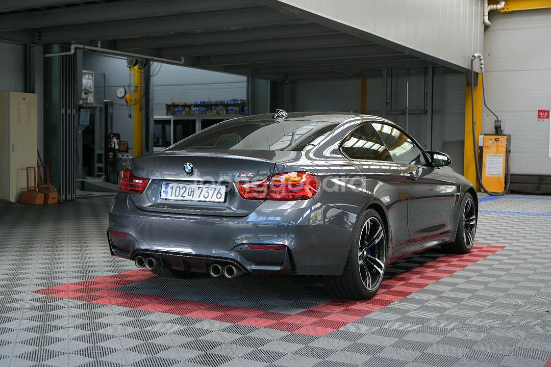 BMW M4 사일런스 에디션--3