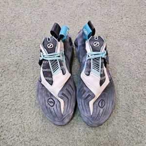 스카르파 클라이밍 암벽화 베이퍼S 36.5팝니다