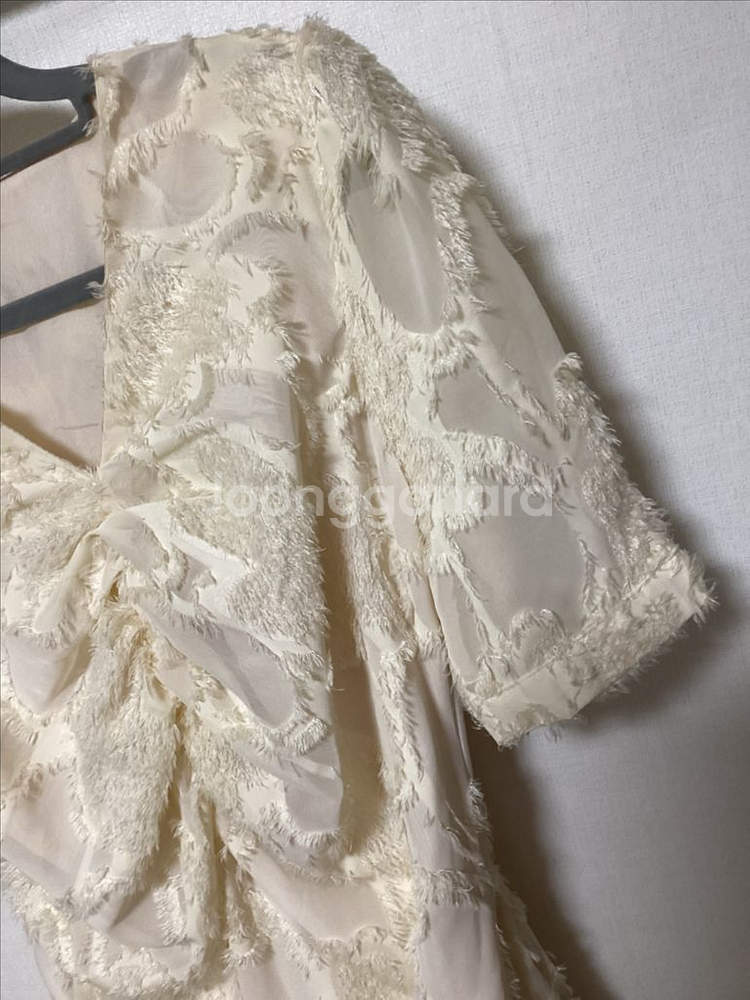 아이보리 깃털 반팔 원피스--1