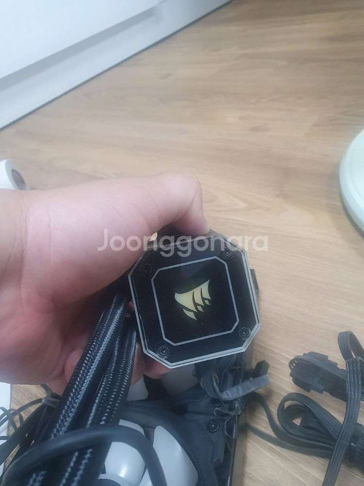 커세어의 240mm 일체형 수랭쿨러인 H100i RGB--2
