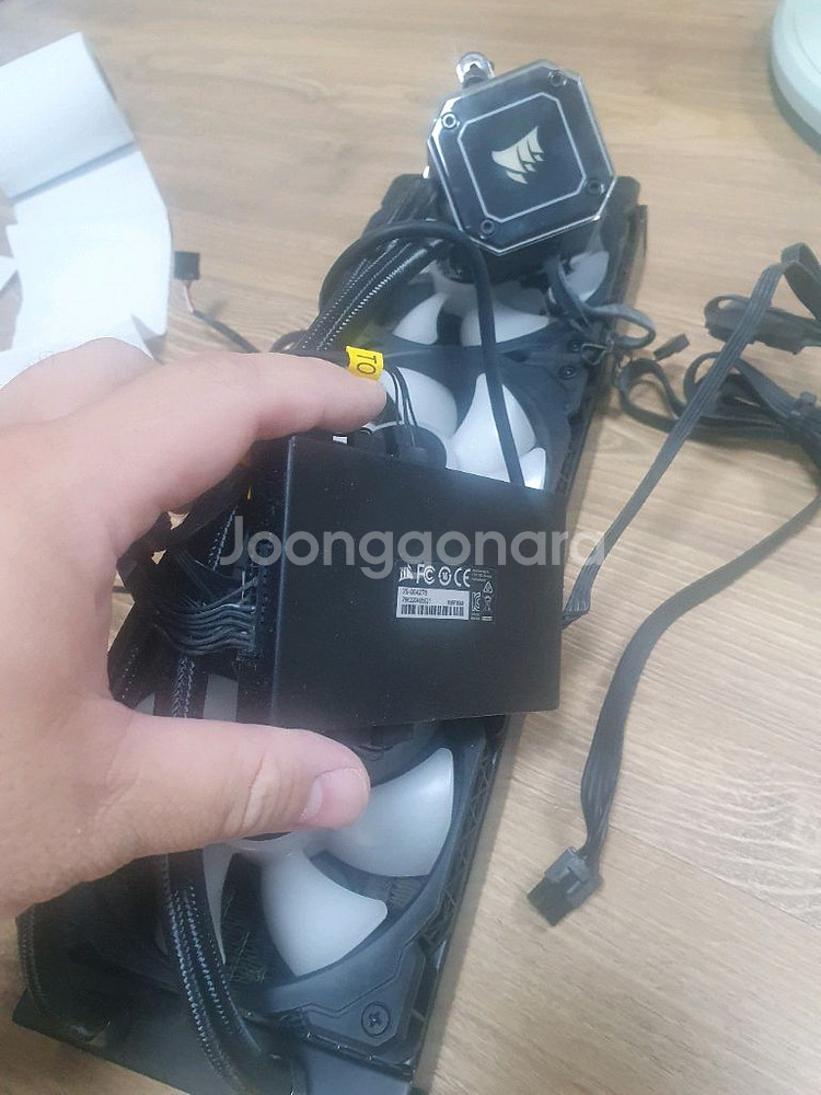 커세어의 240mm 일체형 수랭쿨러인 H100i RGB--1