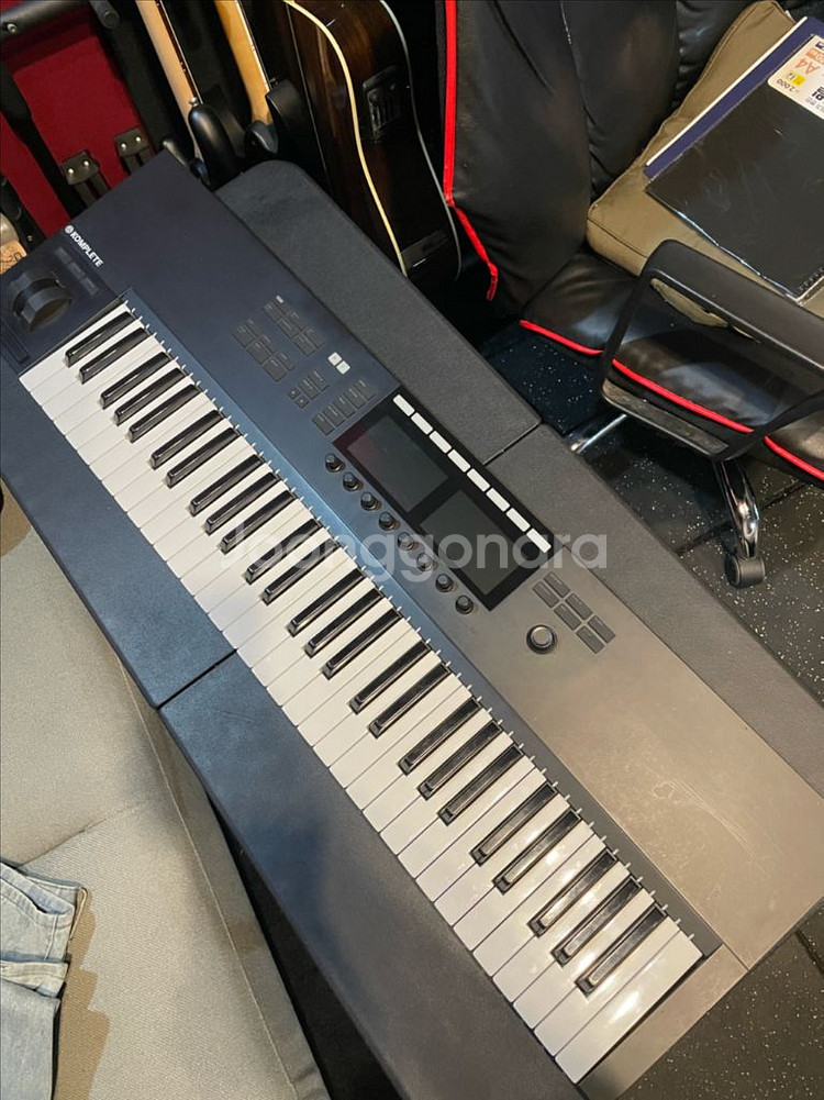 Komplete Kontrol S61 MK2--4