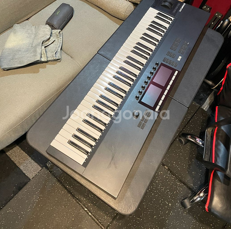 Komplete Kontrol S61 MK2--5
