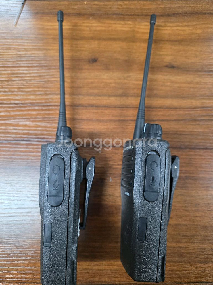 모토로라 XIR P3688 무전기 2세트--1