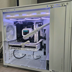 (화이트)7800X3D 램32G 1테라 5060Ti