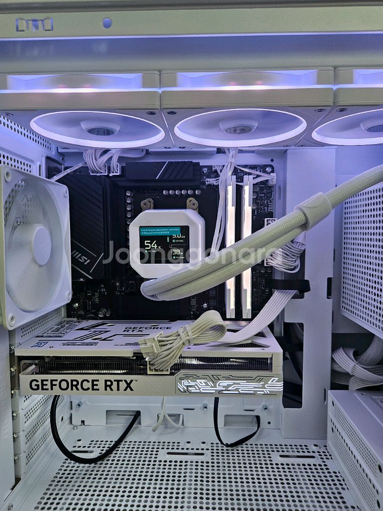 (화이트)7800X3D 램32G 1테라 5060Ti--2