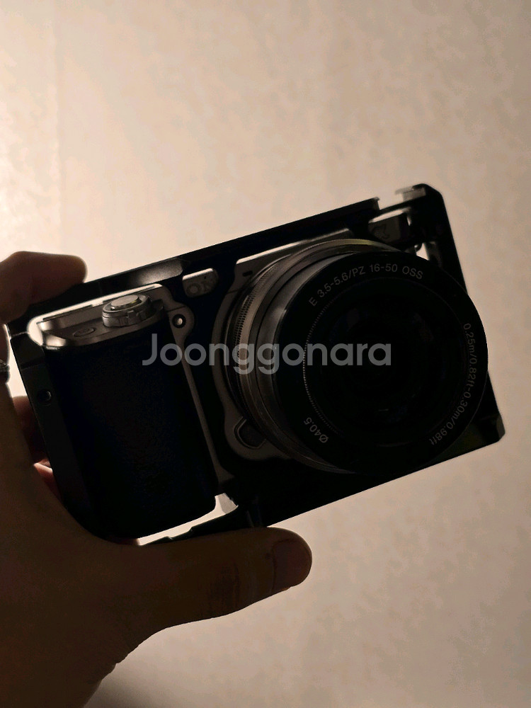 소니 a6000 실버 박스포함 배터리 4개--0