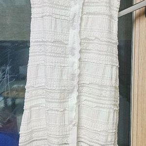 레이스 디테일이 예쁜 화이트 원피스