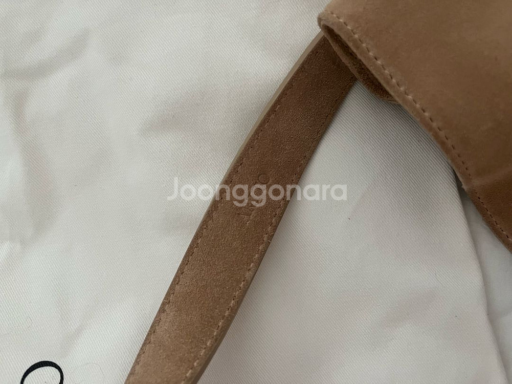 아르토 스웨이드 숄더백 베이지--3