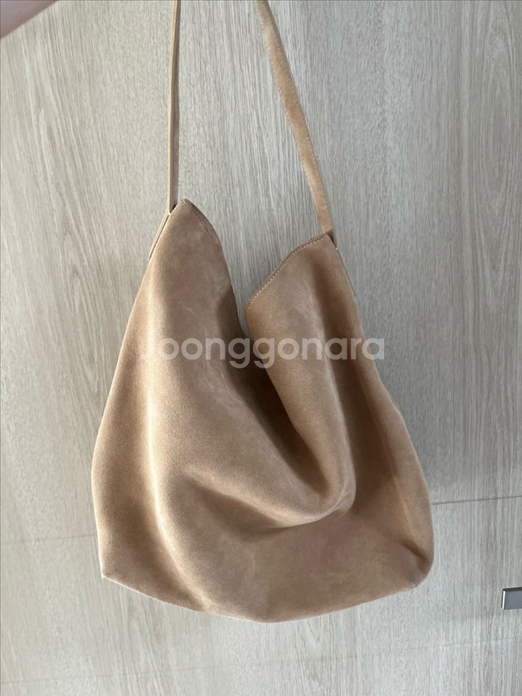 아르토 스웨이드 숄더백 베이지--6