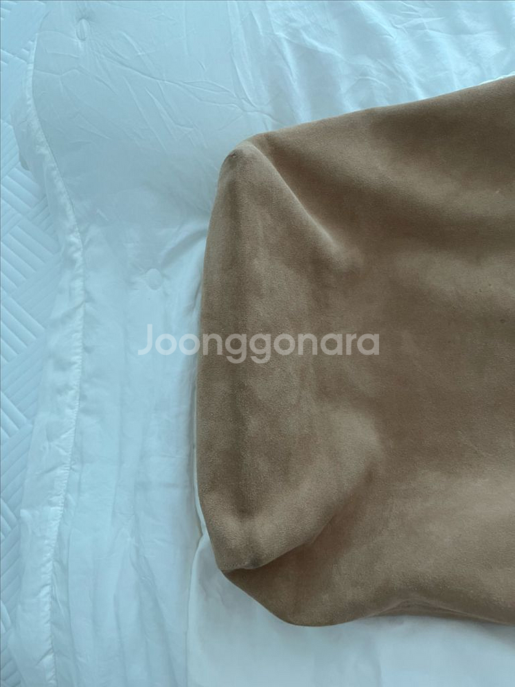 아르토 스웨이드 숄더백 베이지--8