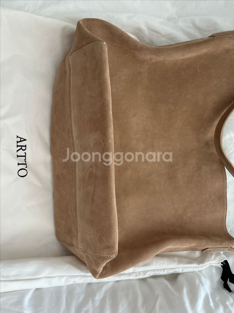 아르토 스웨이드 숄더백 베이지--7