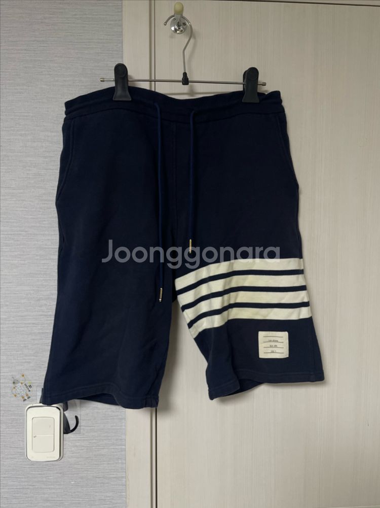 [3] 톰브라운 네이비 사선완장 반바지--0
