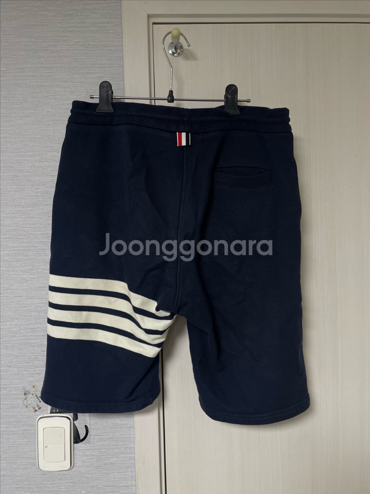 [3] 톰브라운 네이비 사선완장 반바지--1