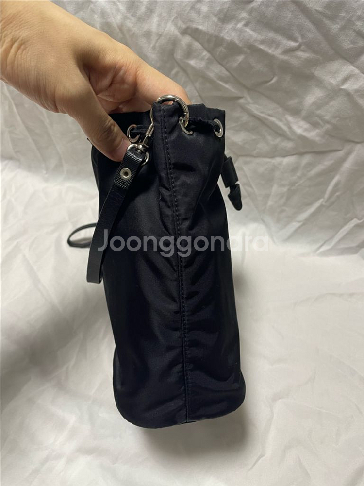 프라다 블랙 포코노 나일론 버킷 파우치백 + 스트랩--4