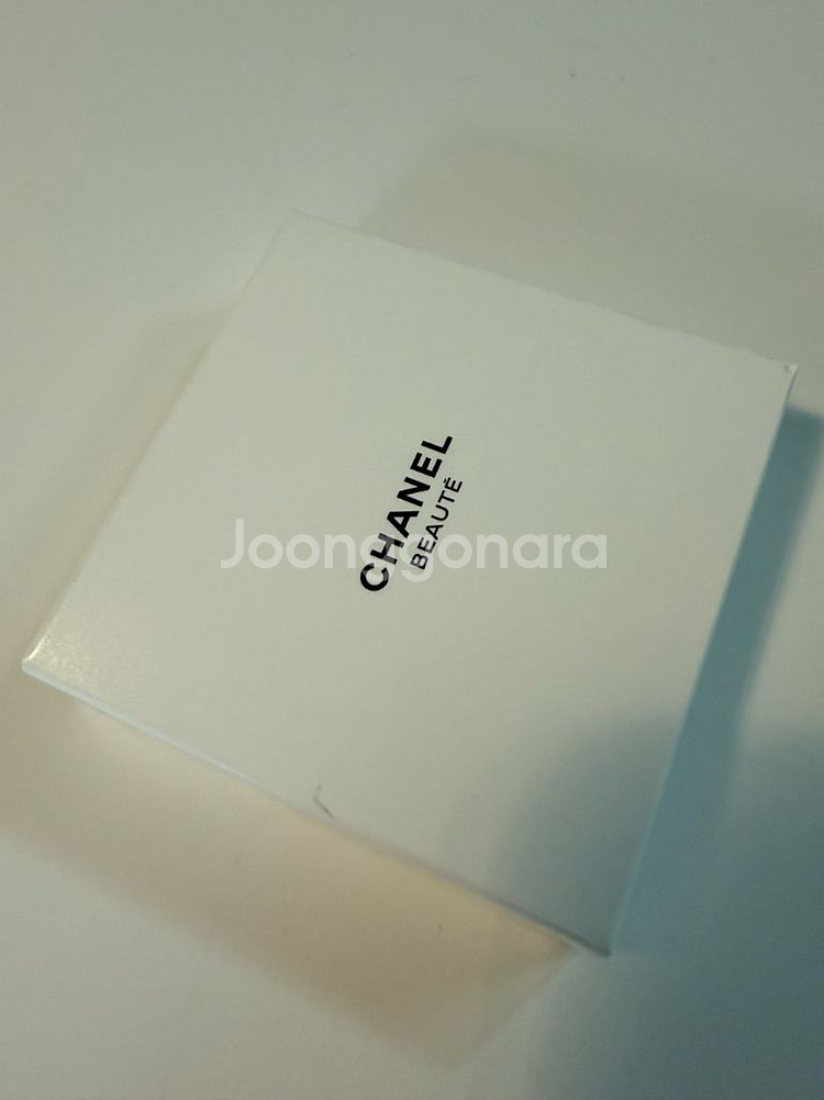 새상품. 샤넬 뷰티 손거울 블랙--1