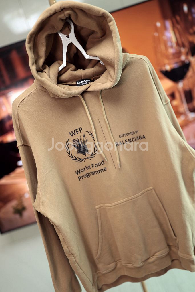 발렌시아가 후드티 / 베이지 컬러 L~XL--0