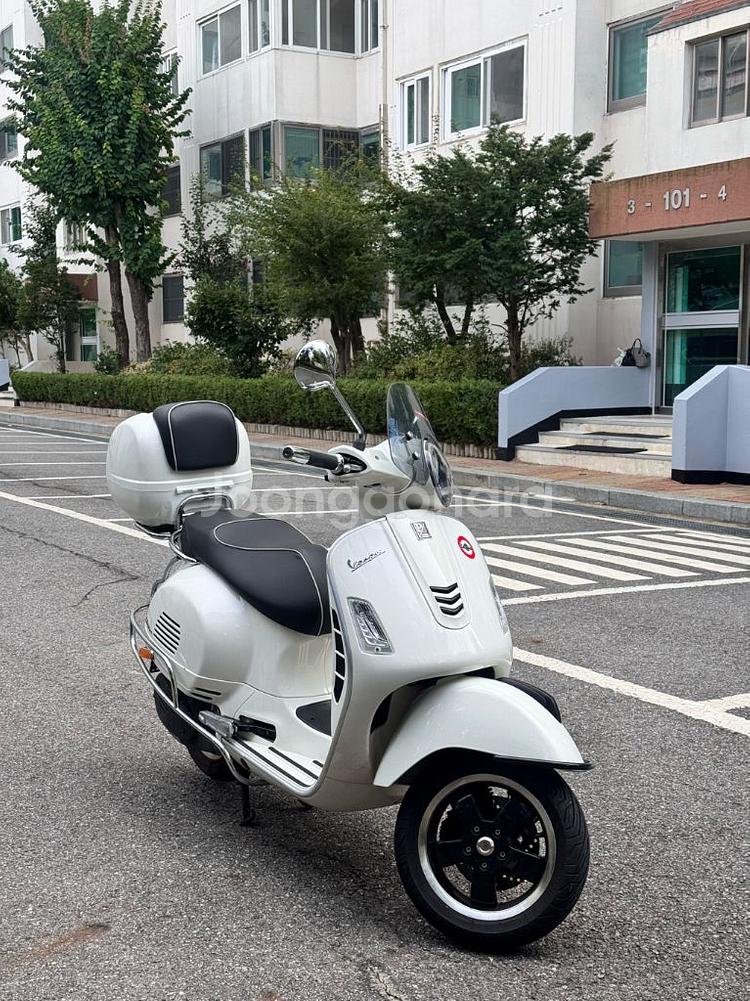 2018년식 베스파gts300 39xx km 낮은키로수--9