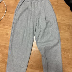 L 제로 Deep One Tuck Sweat Pants