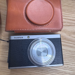Fujifilm XF1 디지털 카메라 (블랙/실버)