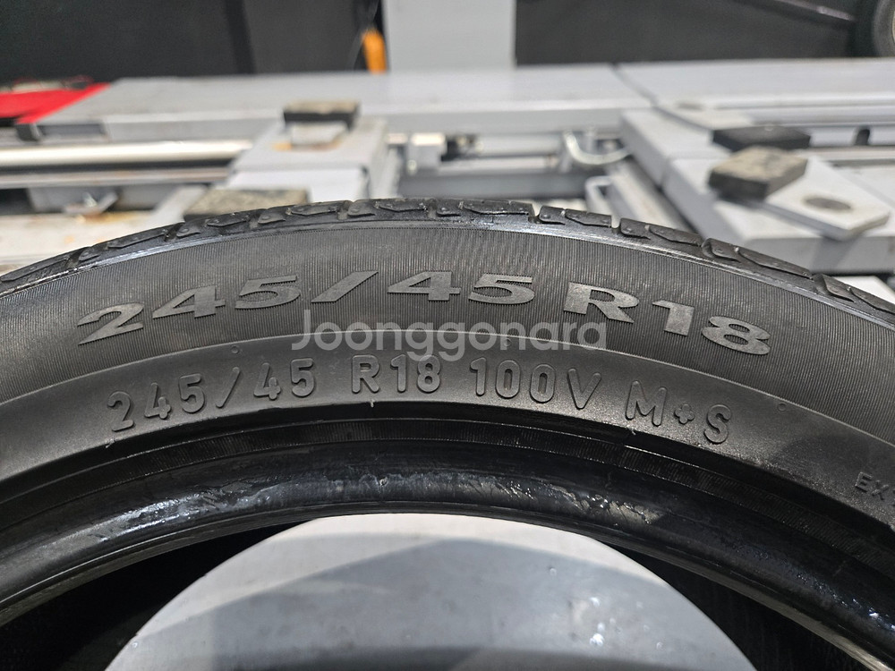 중고 타이어 245 45 18 피렐리 P8FS 2본--2