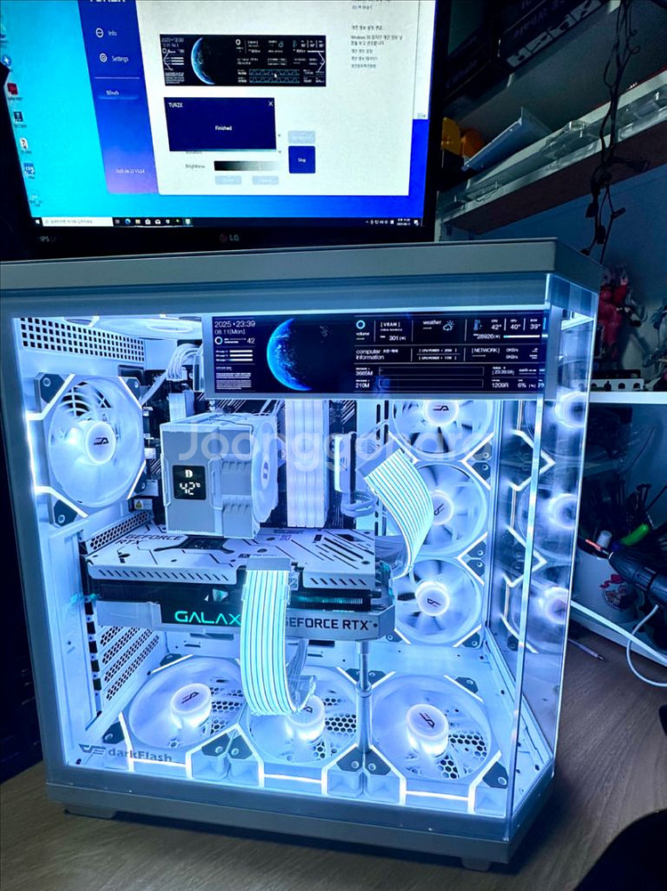 데스크탑 PC 컴퓨터 팝니다. 게이밍·영상편집·화이트--5
