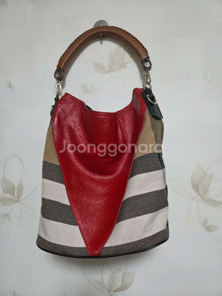 버버리숄더백--1