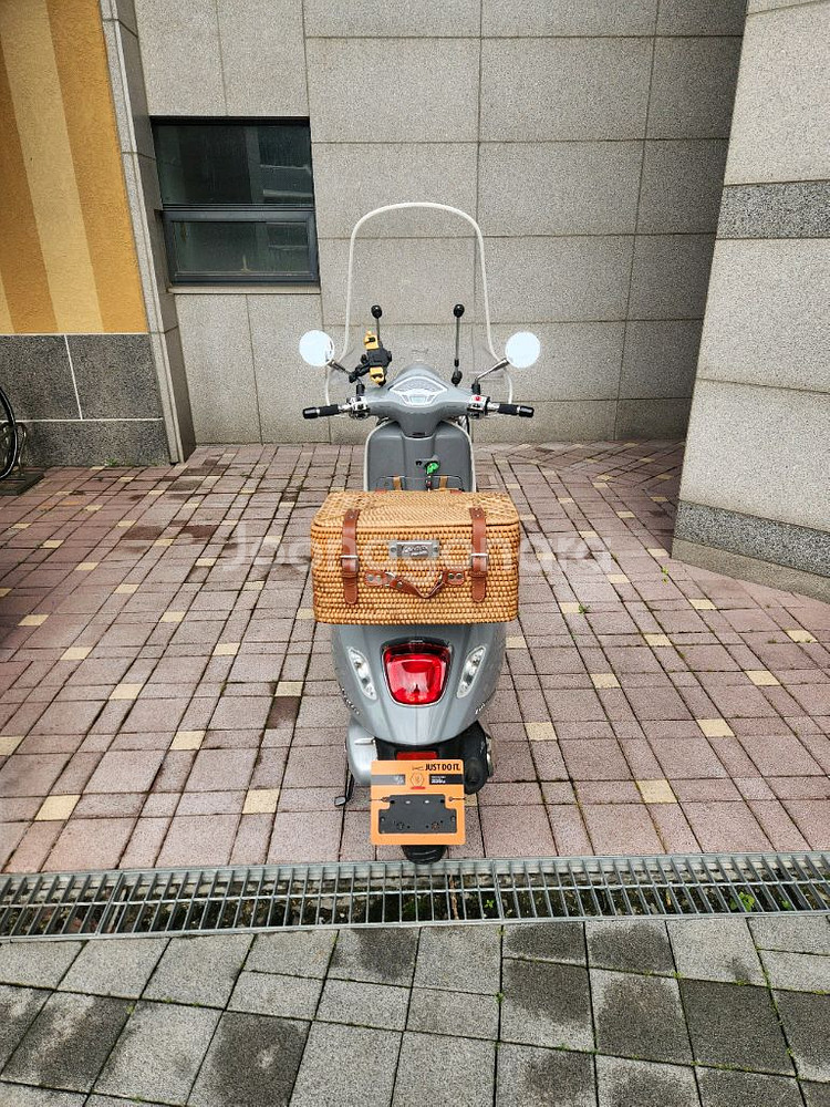 2022년식 베스파 프리마베라 피크닉에디션--3