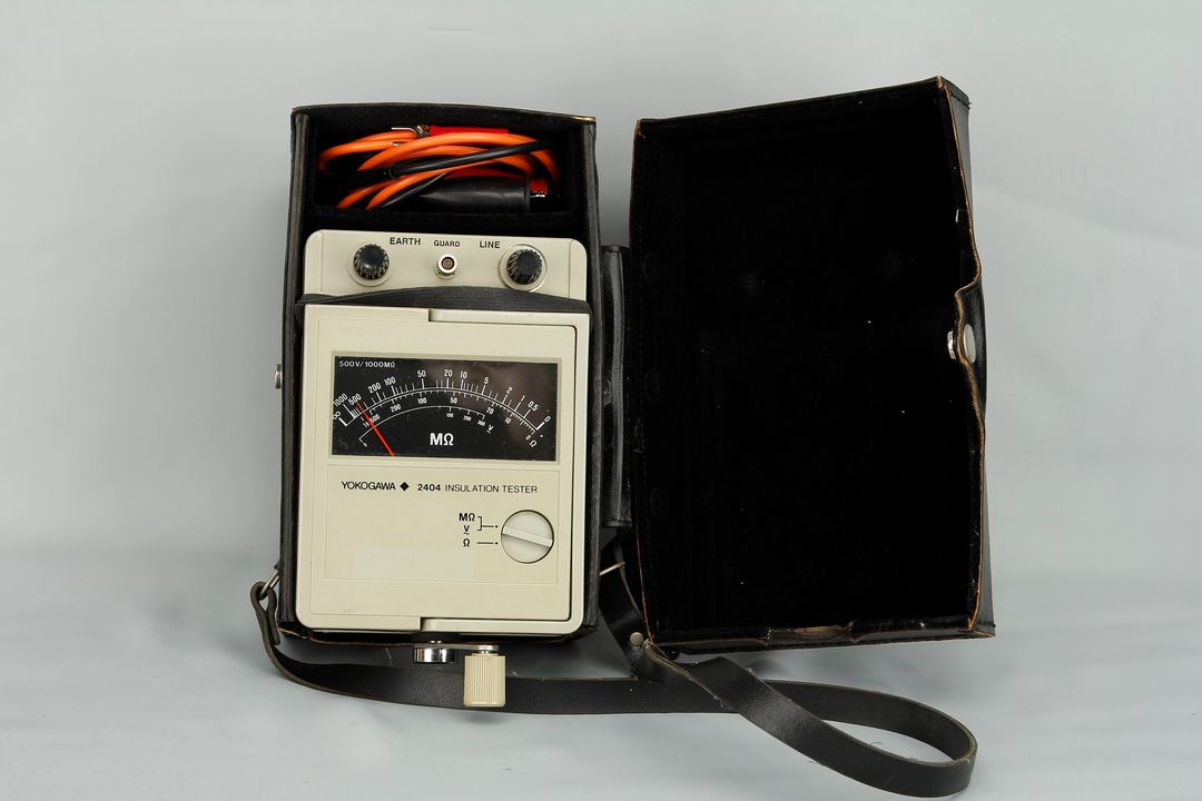 Yokogawa 2404-14 발전기식 절연저항계 이미지