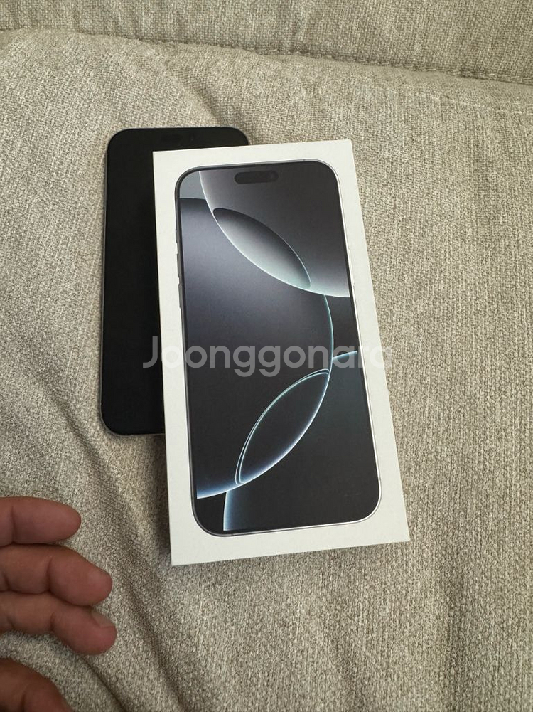 아이폰 16프로맥스 512GB 화이트 자급제 팝니다--6