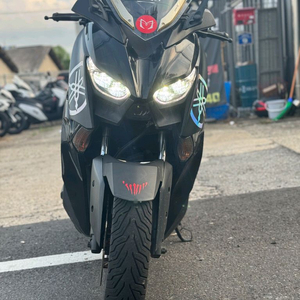 XMAX300