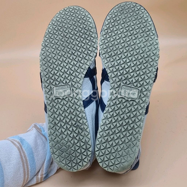 오니츠카타이거 맥시코66 스니커즈265--2